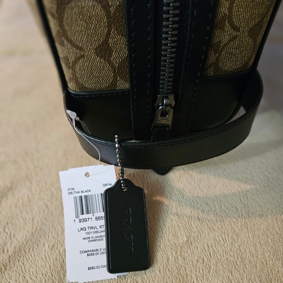 Coach Large Travel kit - Picture 3 of 12